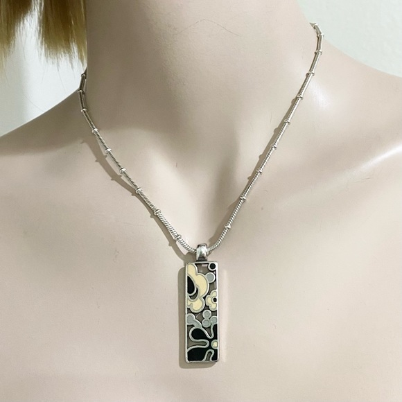Retired BRIGHTON “Spring Hill” Black/Cream Enameled Flowers Pendant Necklace - Picture 3 of 15